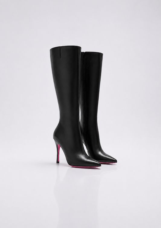 Bottes a talon en cuir noir et semelle rose pour femme vu de 3/4