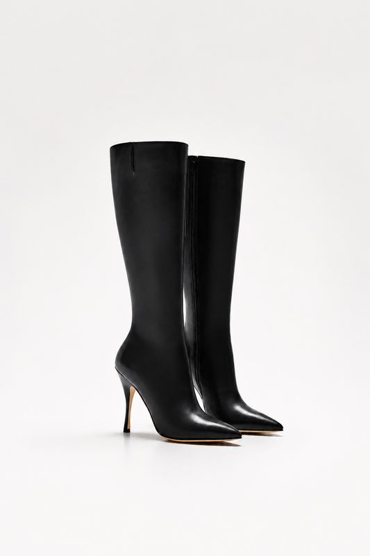 Bottes à talon en cuir noir pour femme vu de profil