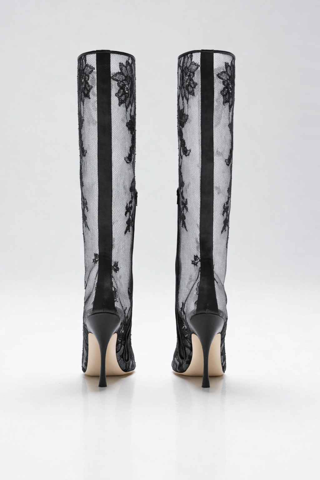 Bottes à talon en dentelle noir pour femme vu de dos 