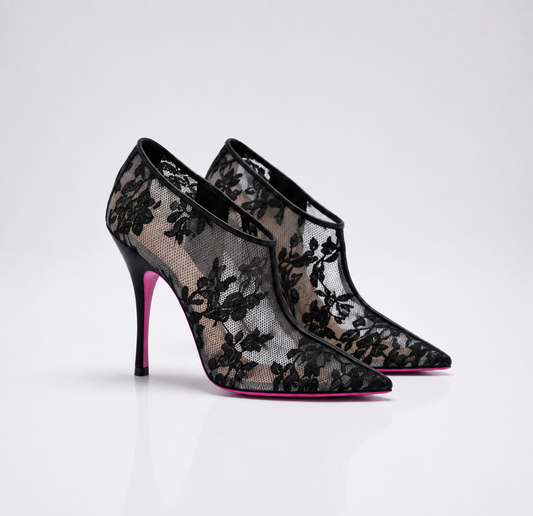 Bottines a talon en dentelle noir et semelle rose pour femme vu de 3/4
