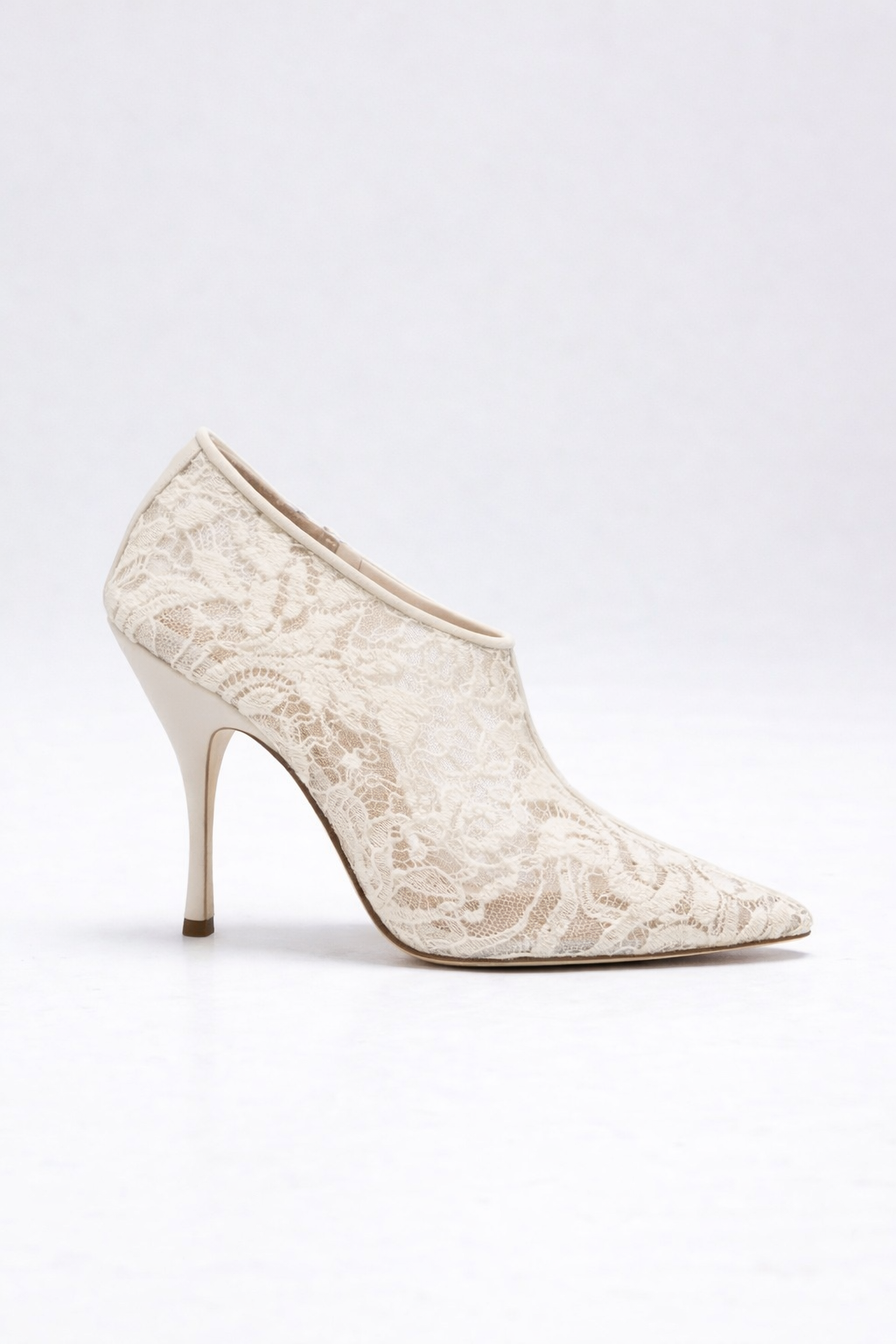 Bottines à talon en dentelle beige pour femme vu de profil