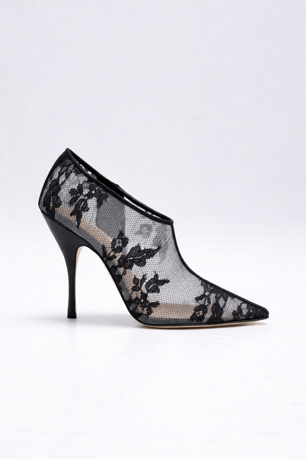 Bottines à talon en dentelle noir pour femme vu de profil