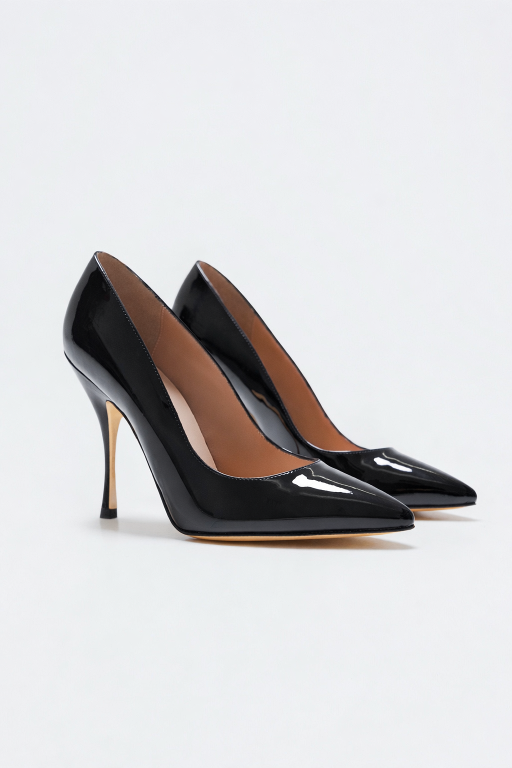 Escarpin en cuir de veau noir pour femme vu de 3/4