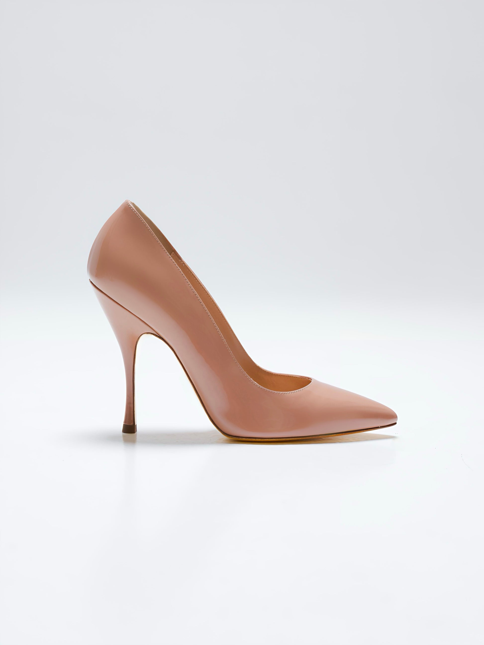 Escarpin en cuir de veau nude pour femme vu de profil