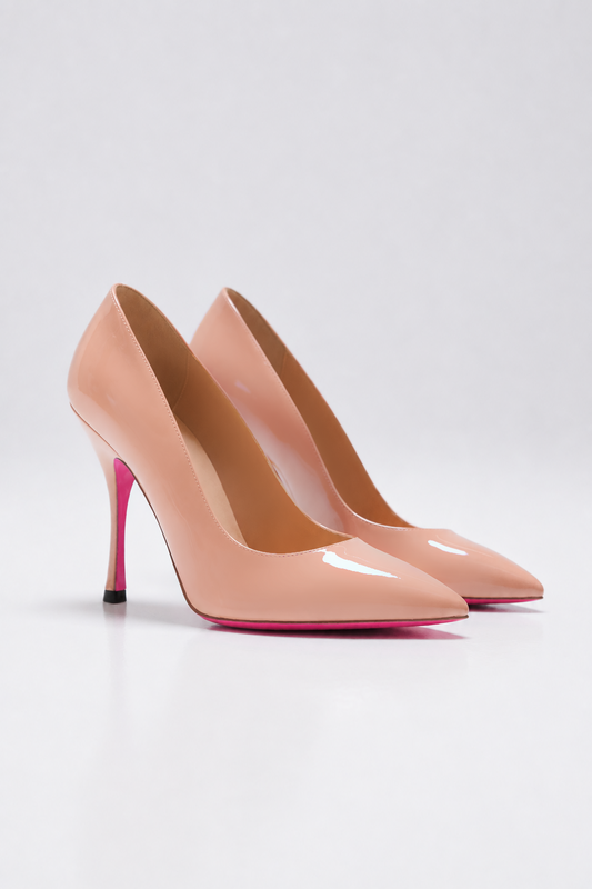 Escarpin en cuir nude et semelle rose pour femme vu de 3/4