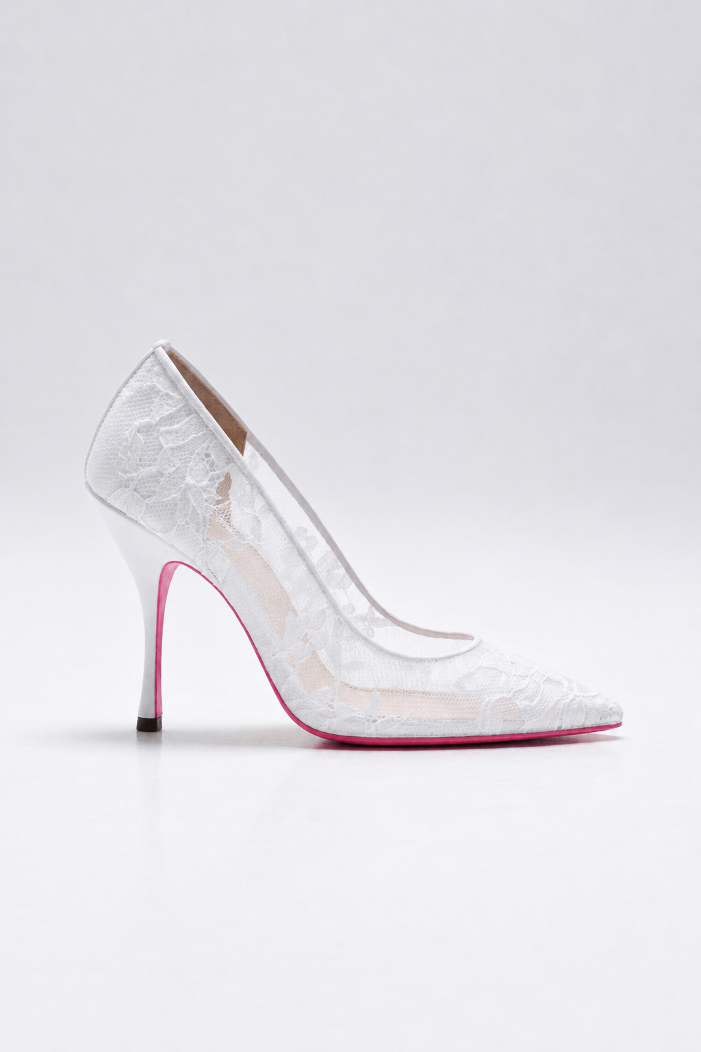escarpin en dentelle blanche et semelle rose pour femme vu de profil