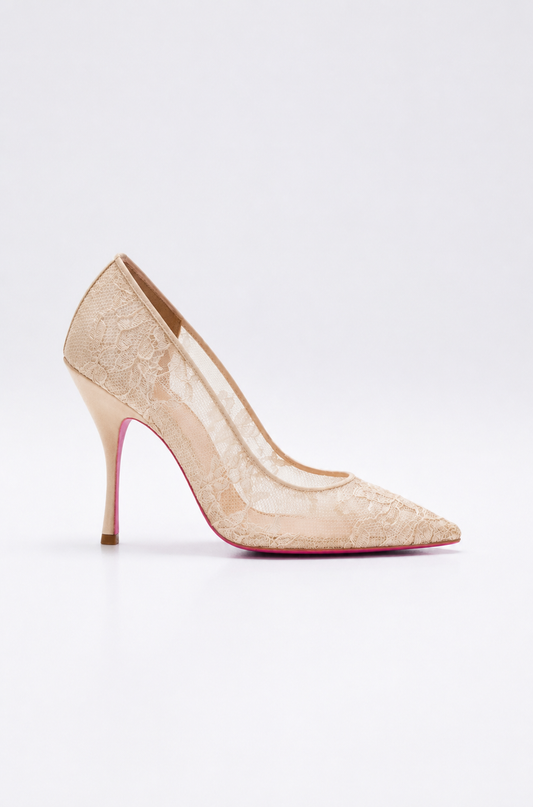 Escarpin en dentelle nude et semelle rose pour femme vu de profil