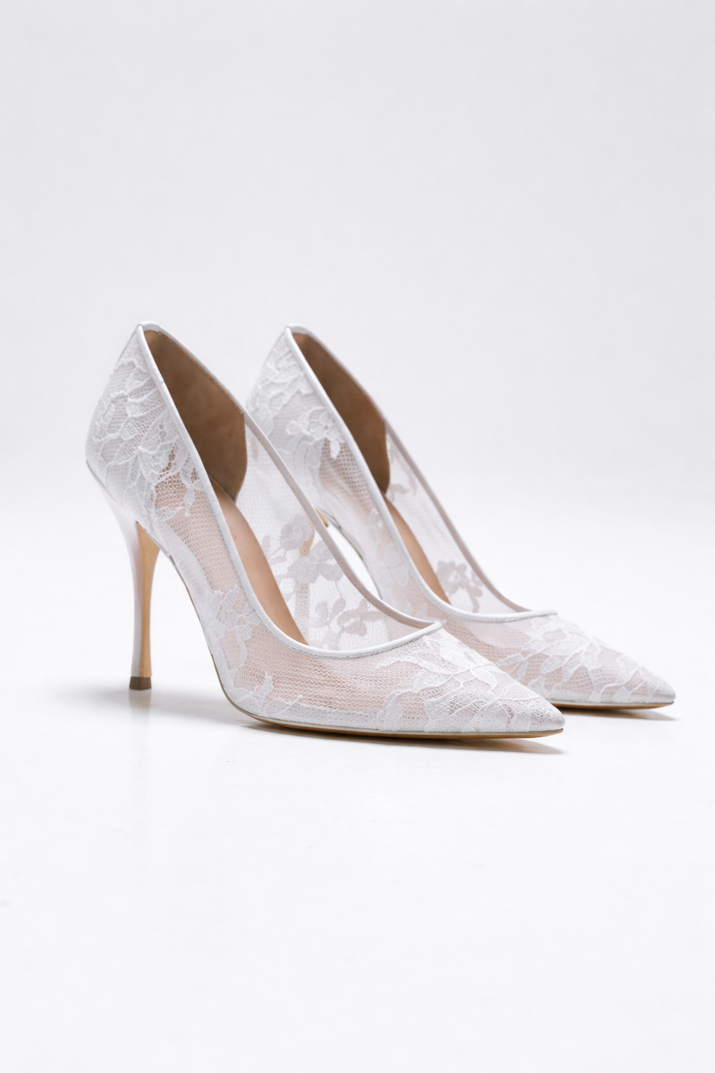 Escarpin en dentelle blanche pour femme vu de 3/4