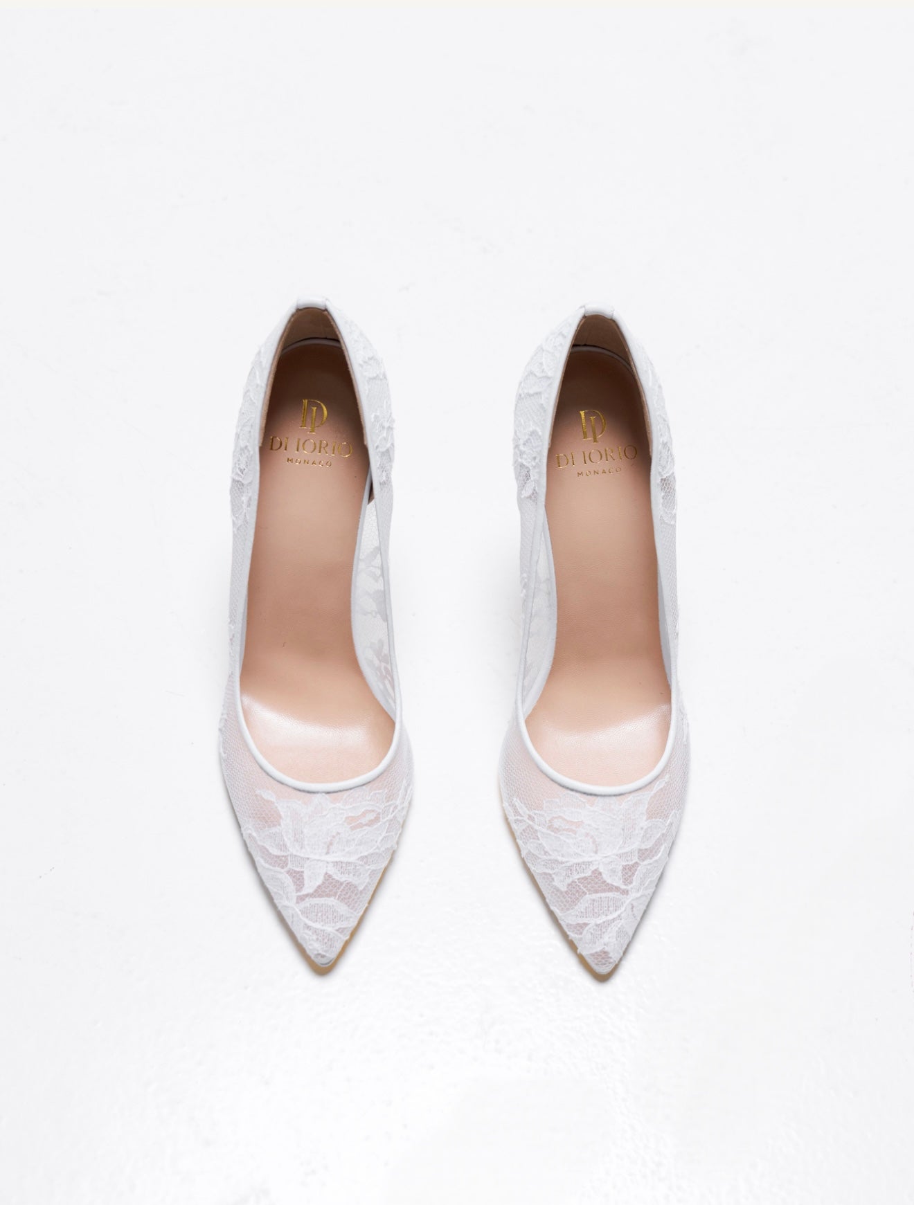 Esacrpin pour femme en dentelle blanche vu de haut 