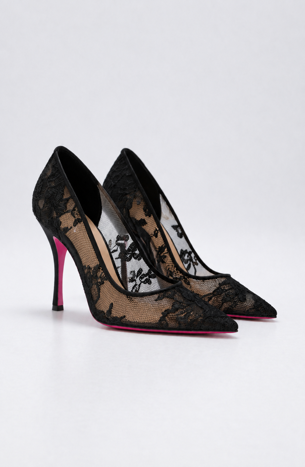 Escarpin en dentelle noir pour femme en 3-4