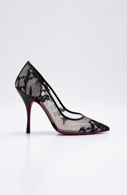 Escarpin en dentelle noir pour femme vu de cote 