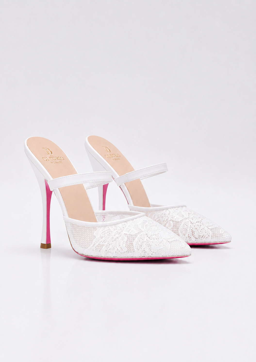 Mule a talon en dentelle blanche et semelle rose pour femme vu de 3/4