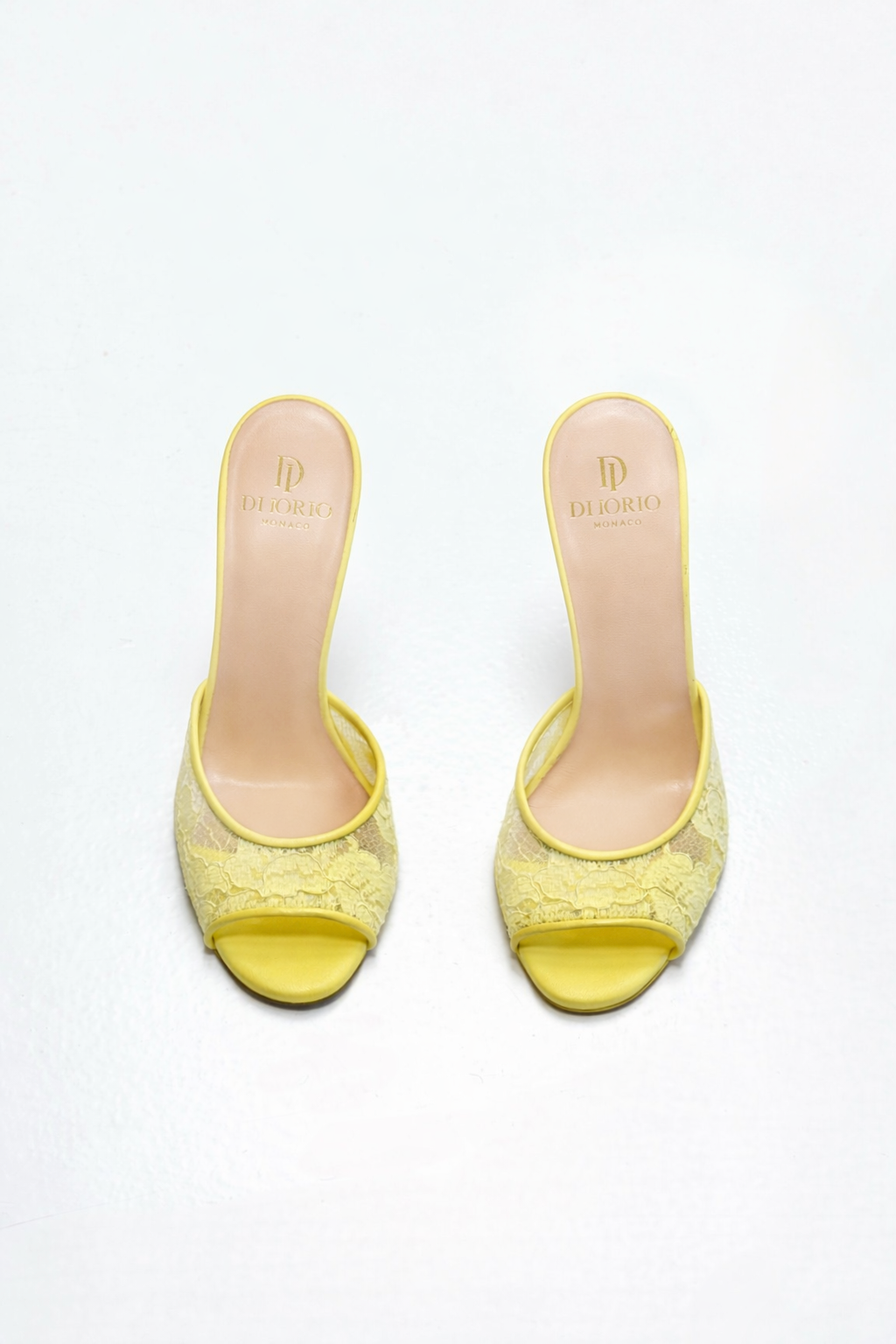 Mule à talon pour femme en dentelle jaune vu de haut 