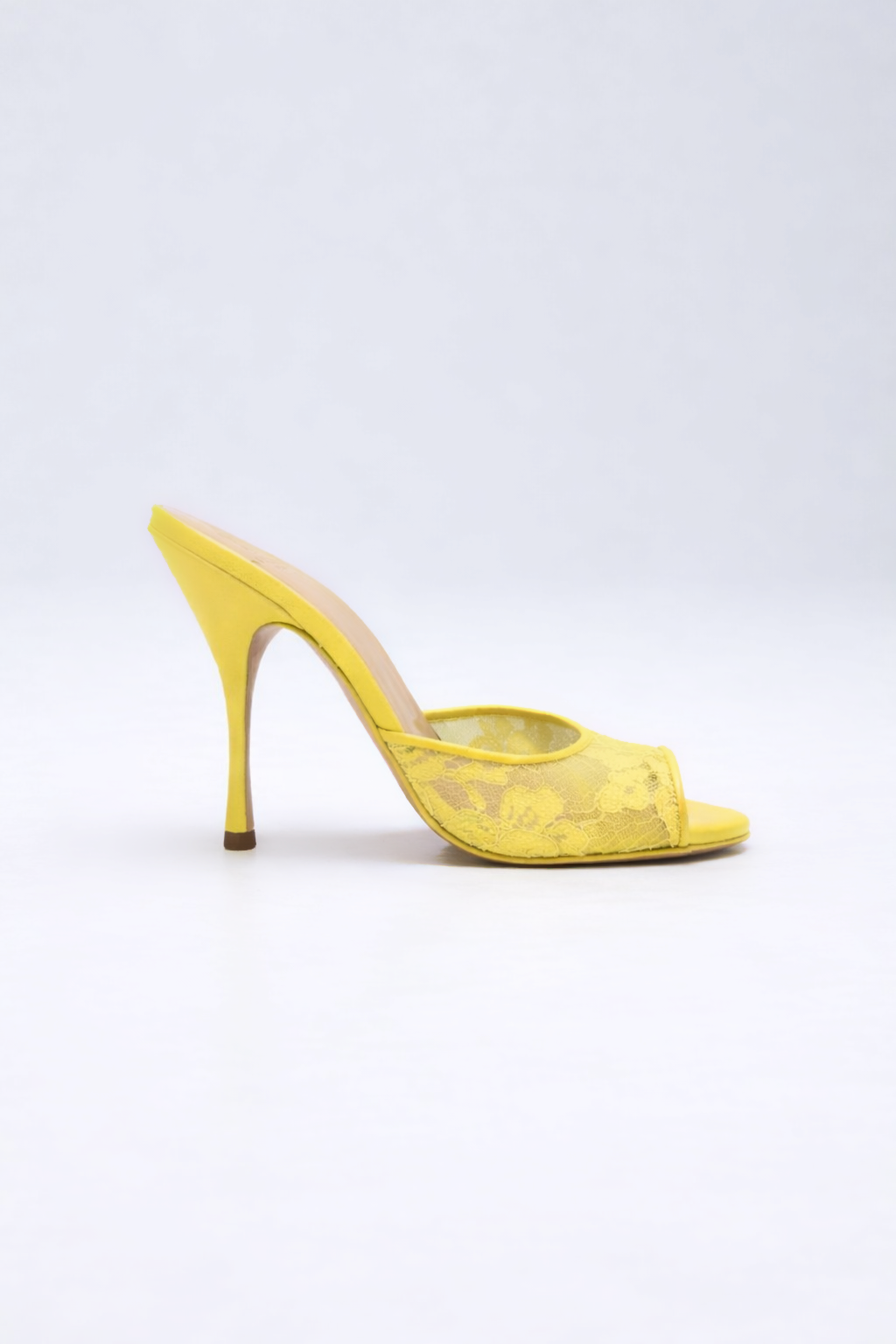 Mule à talon en dentelle jaune pour femme vu de profil