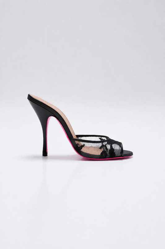 mule a talon en dnetelle noir et semelle rose pour femme vu de profil