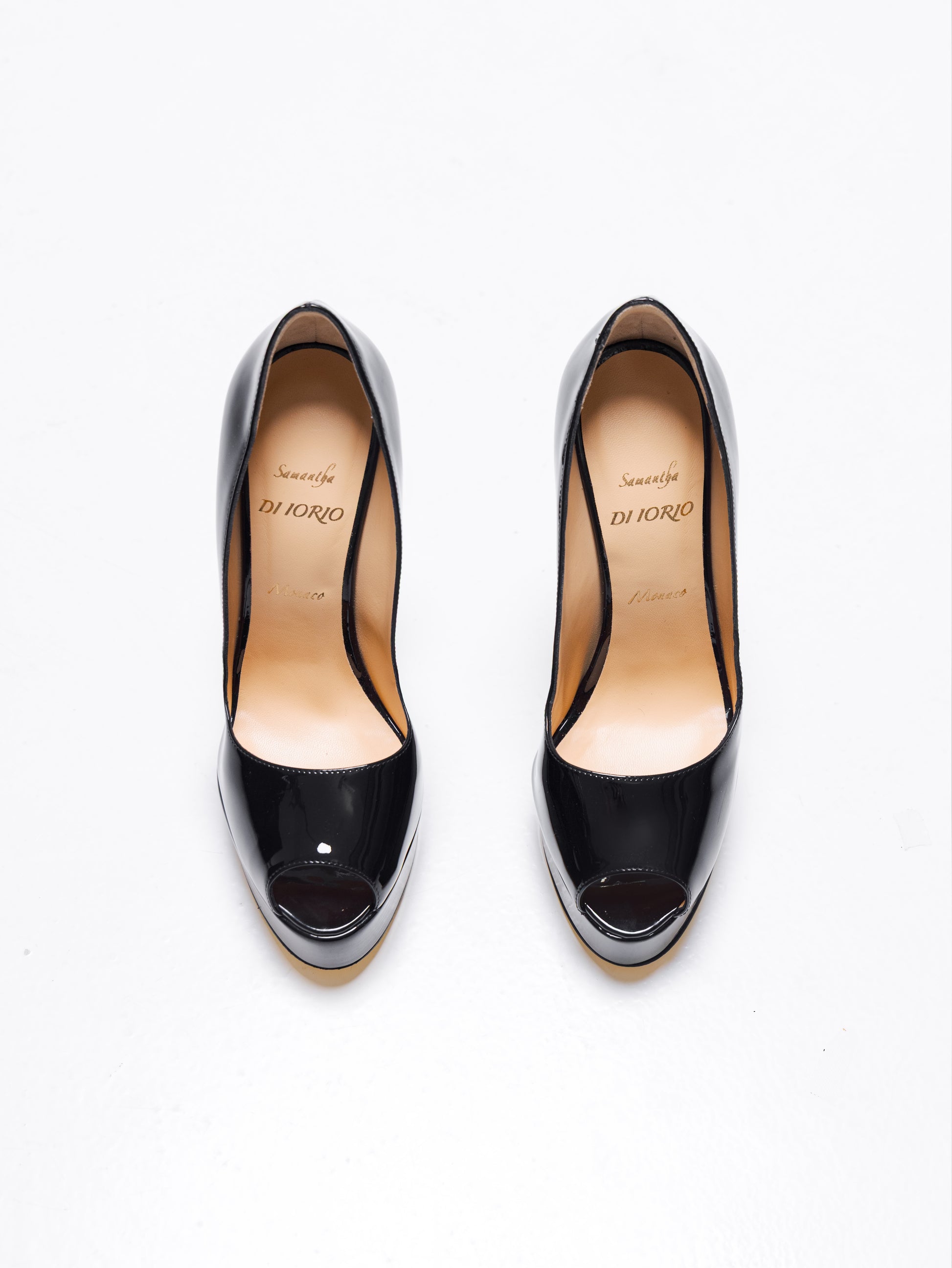 talon a plateforme en cuir noir et semelle or vu de haut pour femme